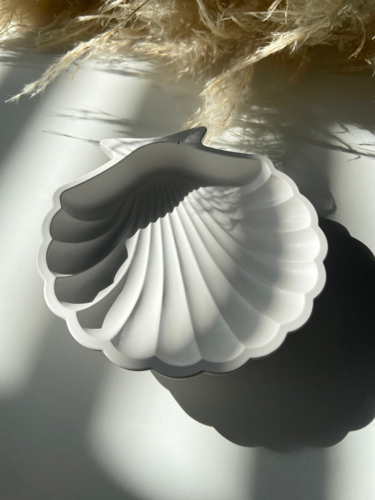 Clam Shell Trinket Dish| Concrete Shell Dish | Ring Dish | Trinket Dish | Jewellery Dish | Nightstand Tray | Elegant Aesthetic Tray