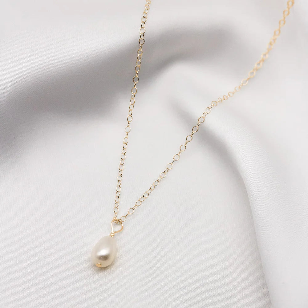 Mini Florence Small Pearl Pendant Necklace in gold filled